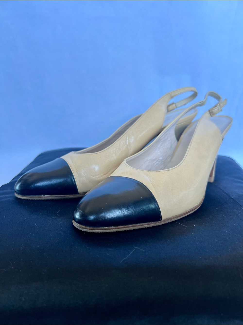 Chanel Vintage Beige Black Cap Toe Slingback 3.25” Heels Made in Italy Size 9